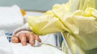 O Brasil registrou 1.119 novas mortes por coronavírus em 24 horas. Total chega a 222.666 vítimas da pandemia no país