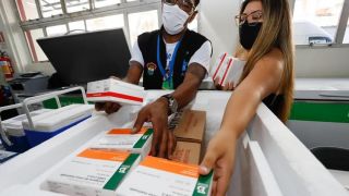 Chegam a Porto Alegre mais 9,2 mil doses da vacina CoronaVac