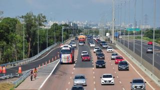 Movimento é intenso nas rodovias gaúchas rumo ao Litoral neste sábado
