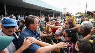 “Governador que fechar Estado deve bancar auxílio emergencial”, diz Bolsonaro no CE