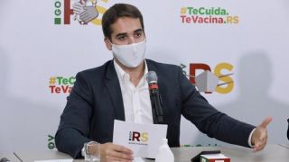 “Ele insiste em dividir nossa população e gerar confusão”, diz governador Eduardo Leite sobre fala de Bolsonaro e destino de recursos federais no RS durante a pandemia