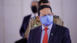 “Não adianta impor algo nacional”, diz o vice-presidente Hamilton Mourão sobre pedido de toque de recolher