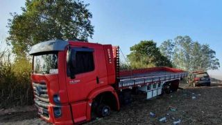 Grupo amarra caminhoneiro e rouba 12 pneus de caminhão em Capivari