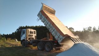 Agricultores de Dom Feliciano são beneficiados com a entrega de calcário