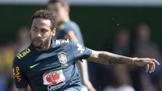 Mulher faz boletim de ocorrência e acusa Neymar de estupro em Paris
