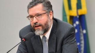Brasil receberá insumos para fazer 32 milhões de doses da vacina de Oxford
