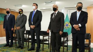 Em cerimônia fechada, Bolsonaro empossa novos ministros no Palácio do Planalto
