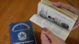Pedidos de seguro-desemprego não chegam à metade do número de demissões