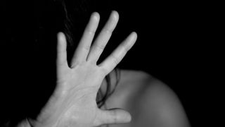 Mãe procura delegacia após filha ser estuprada por amigo do ex-marido