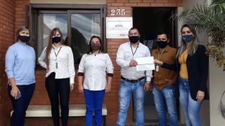Apae de Sertão Santana recebe doação financeira da empresa Alvorada John Deere