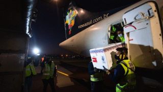 Remessa da Coronavac recebida neste sábado no RS será distribuída na segunda