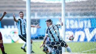 Grêmio vence o Caxias por 2 a 0 e confirma Gre-Nal na final do Campeonato Gaúcho