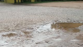 Internautas reclamam novamente sobre vazamento em rua de Dom Feliciano