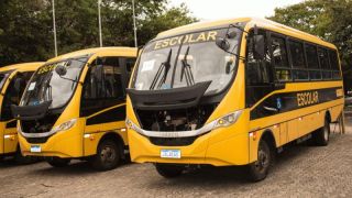 Dois municípios da região ganham ônibus escolares novos