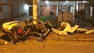 Homem morre em acidente após ficar preso nas ferragens em Porto Alegre