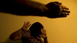 Mulher finge pedir pizza em ligação para o 190 e denuncia violência doméstica 