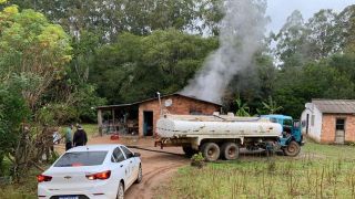 Casa pega fogo no centro de Mariana Pimentel