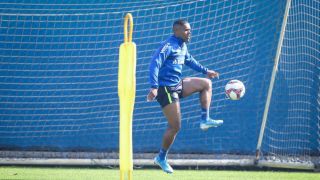 Bem fisicamente, Douglas Costa pode reestreiar pelo Grêmio neste final de semana