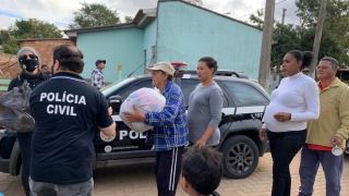 Ação solidária da Polícia Civil combate a fome e o frio