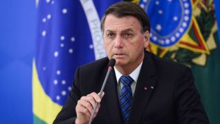 Com dores abdominais, Bolsonaro faz exames em hospital em Brasília para investigar soluço