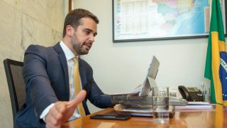 “Estamos retirando os Alertas, mas isso não significa que devemos afrouxar os cuidados com relação à pandemia”, diz o governador gaúcho