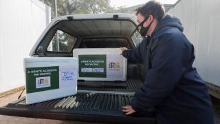 Municípios gaúchos recebem cerca de 400 mil doses de vacinas contra Covid para a segunda aplicação