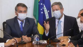 Bolsonaro entrega pessoalmente ao Congresso medida provisória que cria o novo Bolsa Família