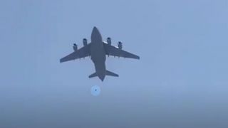 Imagens de pessoas caindo de avião no Afeganistão chocam o mundo