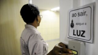 Conta de luz: pressão política levará a aumento menor da taxa extra