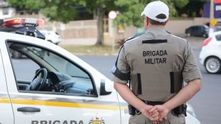 Motorista é preso por estar dirigindo embriagado e colidir contra muro 