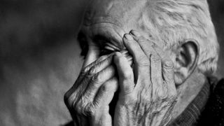Idoso de 73 anos foi agredido durante roubo à residência
