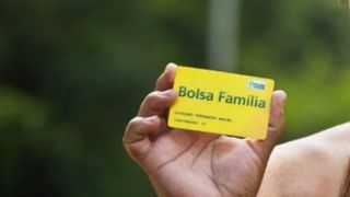 Governo prevê aumentar o valor do Bolsa Família para R$ 300 nos meses de novembro e dezembro