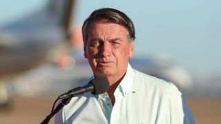 Bolsonaro reage a protestos em Nova York, nos Estados Unidos: “Meia dúzia de acéfalos”