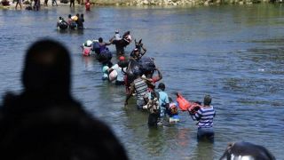 Os Estados Unidos deportam 30 crianças brasileiras para o Haiti