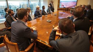 Na Espanha, governo gaúcho discute a instalação de termelétrica a gás em Rio Grande