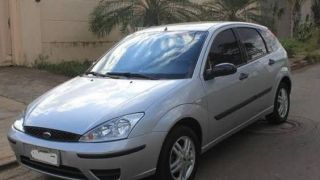 Carro foccus prata é furtado na frente da Secretaria de Educação em Dom Feliciano