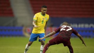Nas eliminatórias para a Copa do Mundo, Brasil e Venezuela fazem duelo de opostos