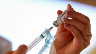 Pfizer e BioNTech pedem ao FDA autorização para uso emergencial da vacina contra o coronavírus em crianças de 5 a 11 anos
