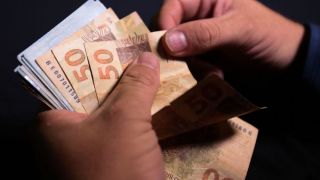 Trabalhadores nascidos em agosto podem sacar auxílio emergencial nesta quinta