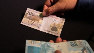 Bolsonaro confirma Auxílio Brasil de R$ 400 e diz que “ninguém vai furar o teto”
