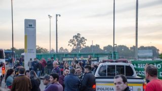 Polícia prende 54 manifestantes em Porto Alegre