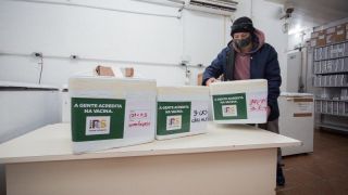 Secretaria da Saúde do Rio Grande do Sul entrega 365 mil doses de vacinas contra o coronavírus