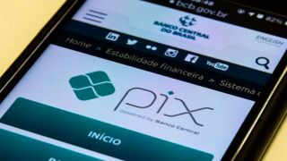 Pix faz um ano, atinge 872 milhões de transações e movimenta R$ 6,9 bilhões