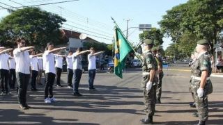 Devido à pandemia jovens estão dispensados de prestar Juramento à Bandeira Nacional