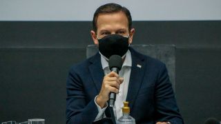 Governo de São Paulo vai retirar a obrigatoriedade do uso da máscara ao ar livre a partir de 11 de dezembro