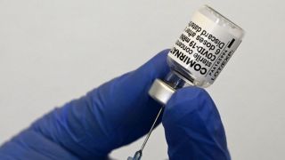 Anvisa aprova inclusão de dose de reforço na bula da vacina da Pfizer