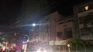 Homem escala poste e morre após sofrer descarga elétrica em Porto Alegre, diz polícia