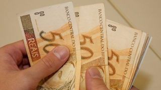 Governo gaúcho pagará metade do 13º salário de 2021 nesta segunda-feira