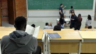 Assembleia gaúcha aprova programa que prevê bolsa de R$ 150 mensais para 80 mil estudantes do Ensino Médio