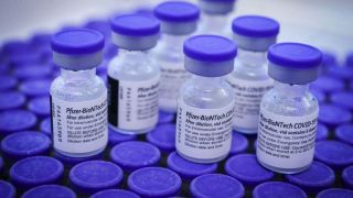 Reforço da Pfizer gera até 75% de proteção contra ômicron, diz estudo